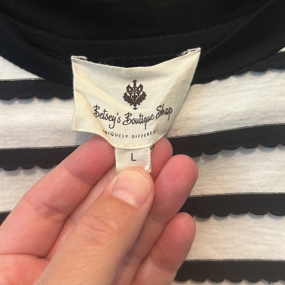 Scalloped Stripe Short Sleeve Tee - Picture 5 of 6